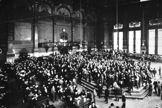 Trading futures. The Chicago Board Of Exchange trading pit in the early 1900s 