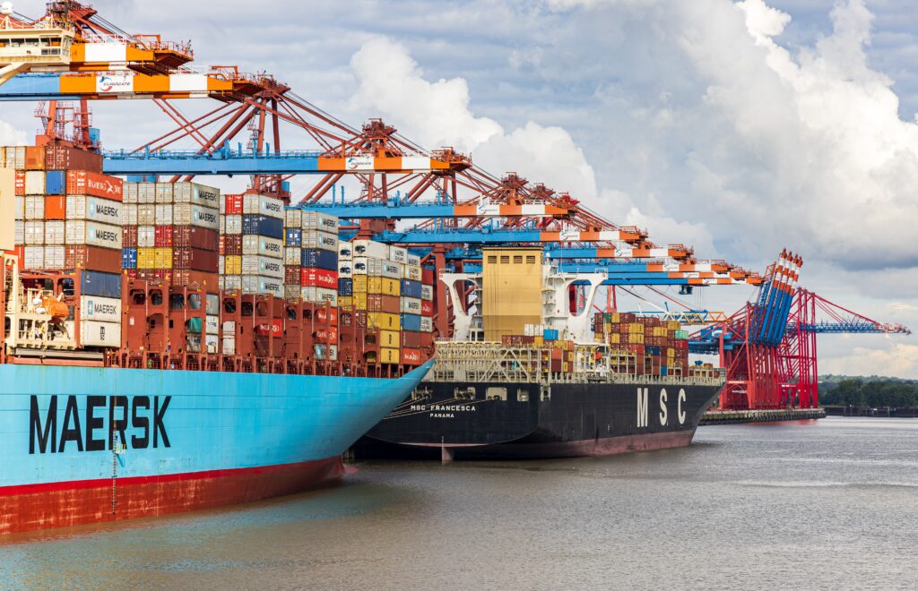 a-brief-guide-to-container-logistics-container-ships-maersk-msc-hamburg-port