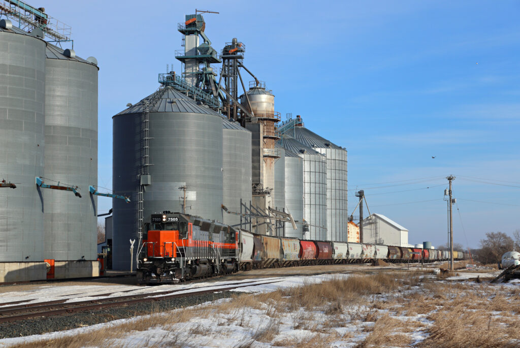 the-most-important-thing-to-know-about-commodity-trading-grain-elevator-train